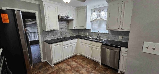 Foto del edificio - 2318 Stonewood Dr