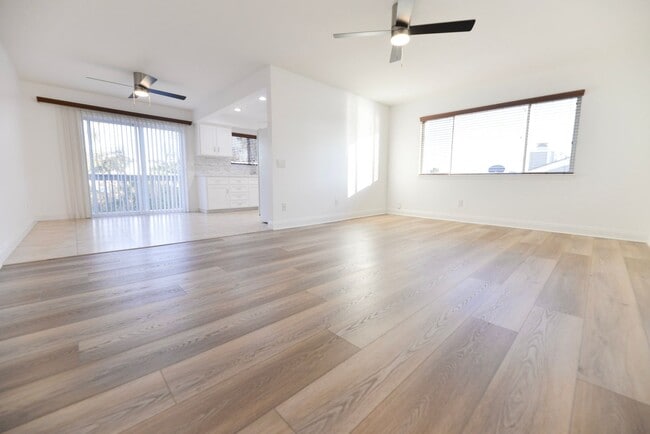 Building Photo - 251 Avenida Madrid