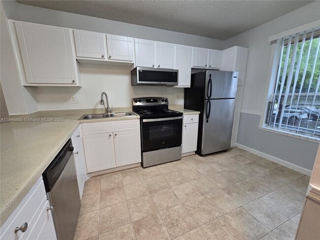 Building Photo - 2176 SW 81st Ave