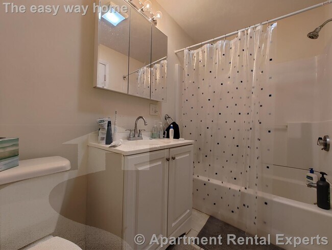 Building Photo - 1054 Cambridge St