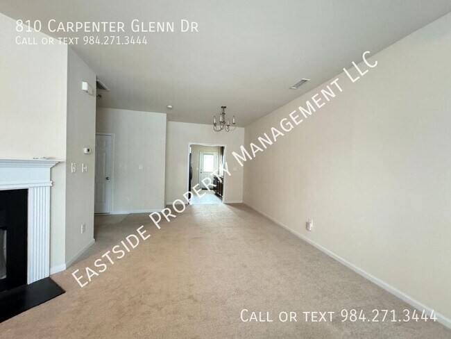 Foto del edificio - 810 Carpenter Glenn Dr