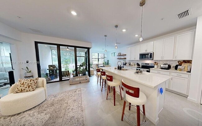 Building Photo - 5710 Mayflower Way