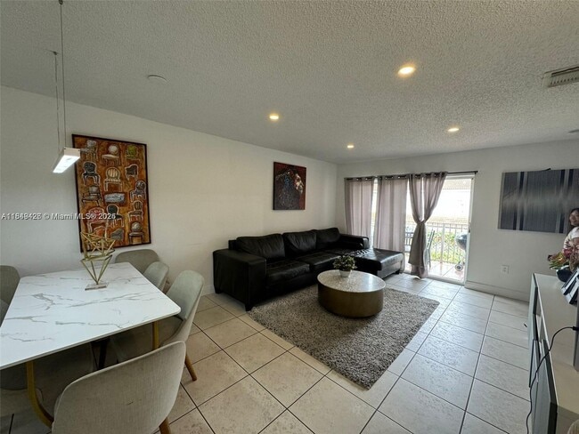 Foto del edificio - 4768 NW 114th Ave