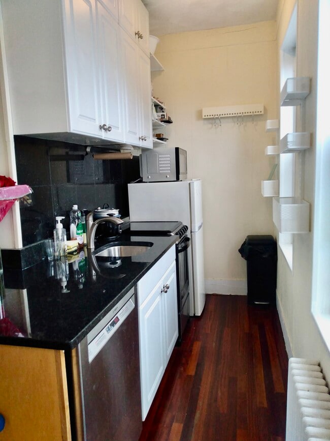 Building Photo - 108 Myrtle St