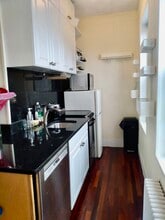 Building Photo - 108 Myrtle St