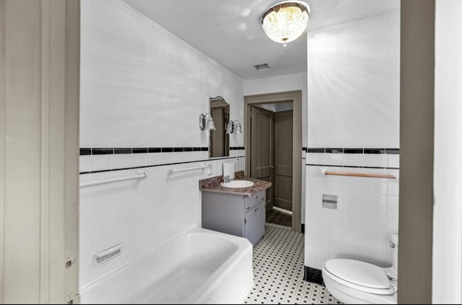 Foto del edificio - 620 Falls Rd