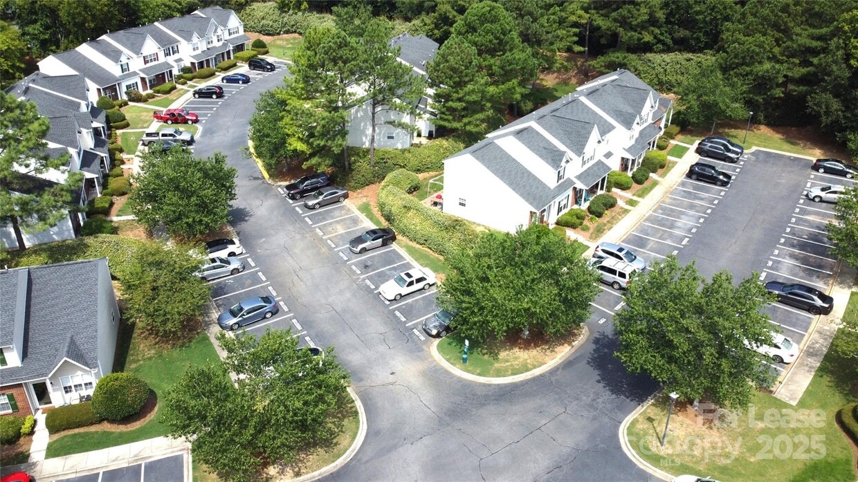 Building Photo - 1777 Forest Side Ln