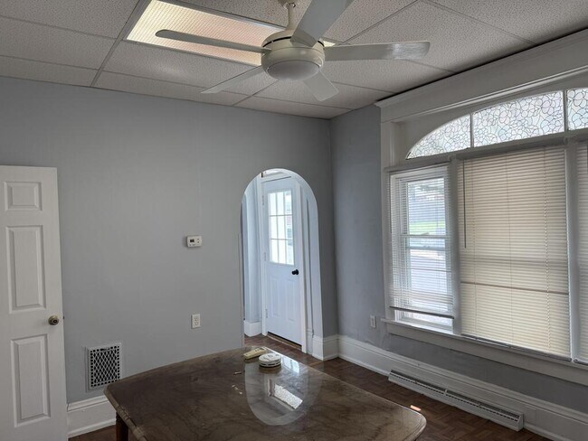 Building Photo - 308 4th St