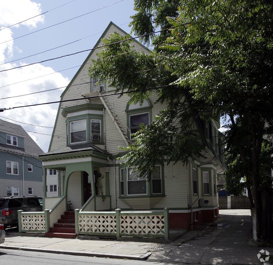 Primary Photo - 16-18 Bellevue Ave