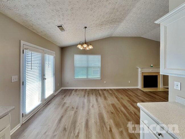 Building Photo - 210 Brookstone Trail