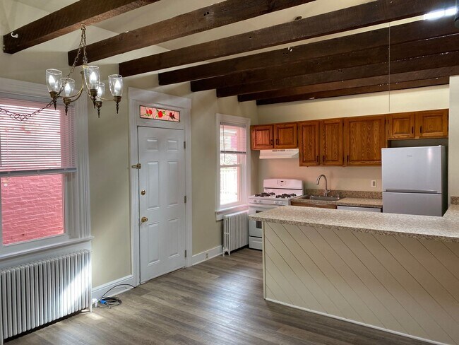 Foto del edificio - 612 E Chestnut St