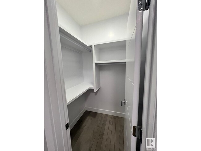 Building Photo - 5820 Pelerin Cres