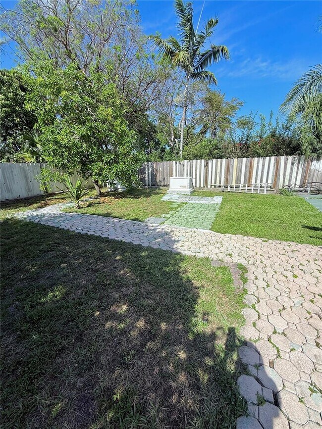 Foto del edificio - 14121 SW 168th Ln