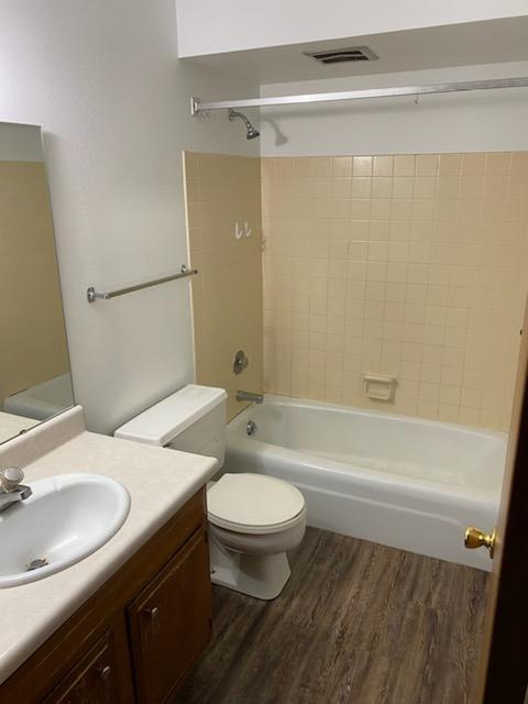 Bathroom - 1860 Evans St