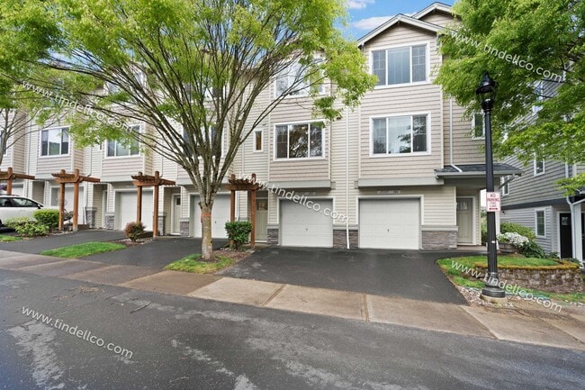 Building Photo - 2ND MONTH FREE! Charming Townhome w/ Fireplace, Balcony & More Near Progress Ridge!