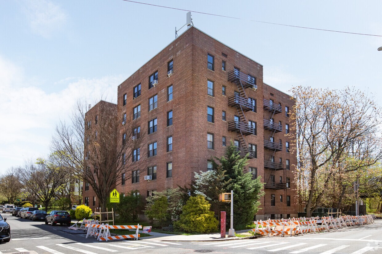 Primary Photo - 21610 77th Ave