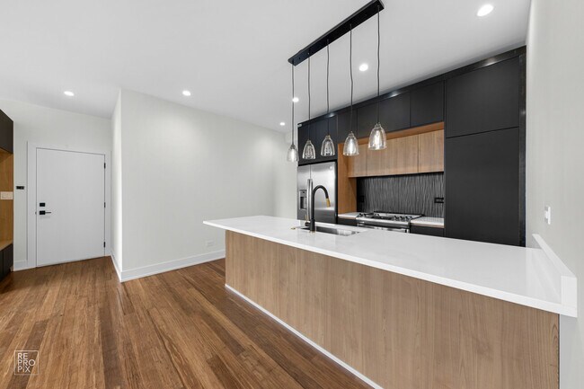 Foto del edificio - 3057 N Lawndale Ave