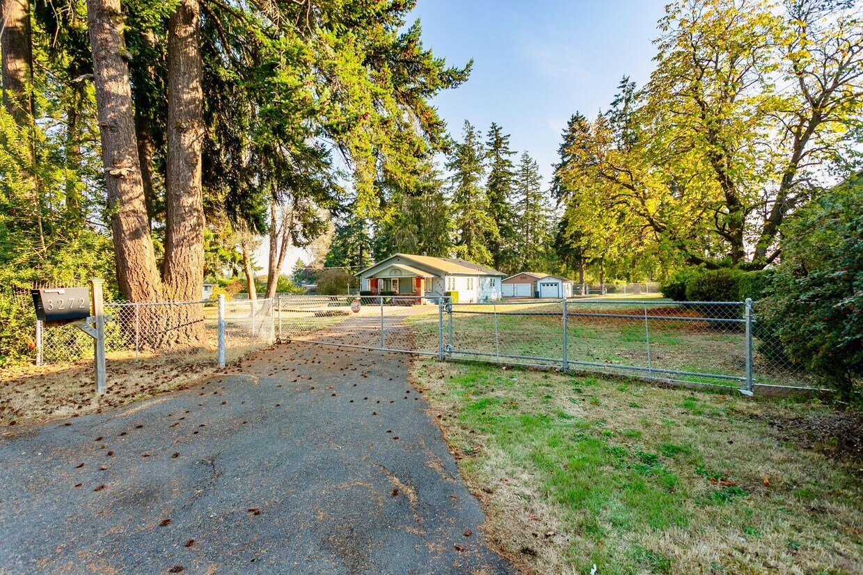 Foto principal - 3 bd 1 bath home