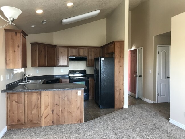 Building Photo - 1212 W 50 N