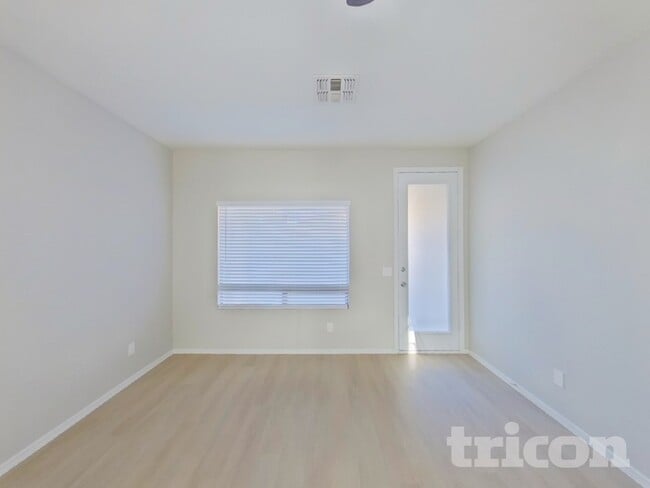 Building Photo - 7215 S 38th Dr