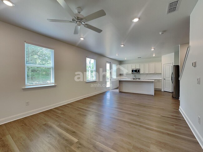 Foto del edificio - 950 Carnelian Ln