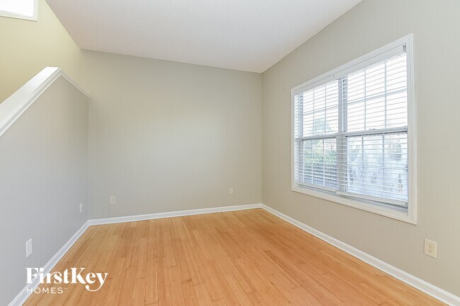 Foto del edificio - 405 Westwind Ct