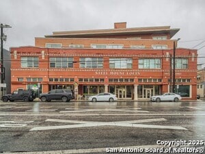Building Photo - 1401 S Flores St