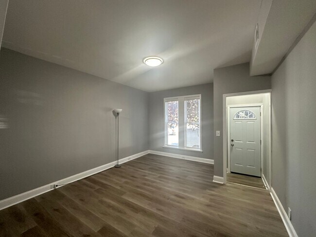 Foto del edificio - FOR RENT ~ 3 BR/1.5BA