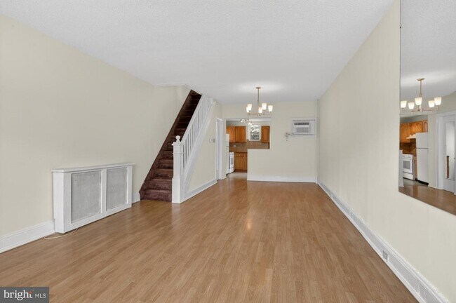 Building Photo - 1519 Emily St