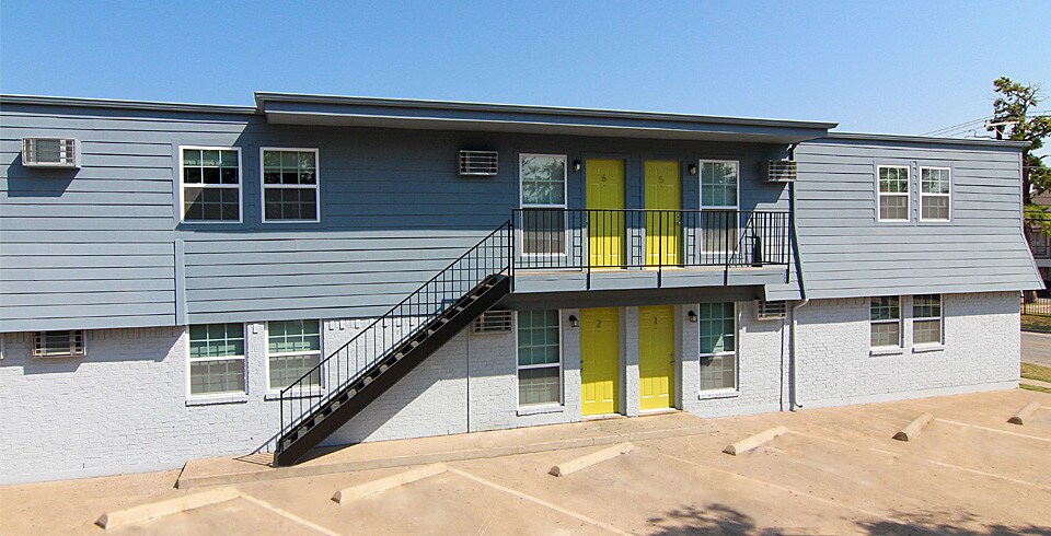 Foto principal - 902 N Oak St