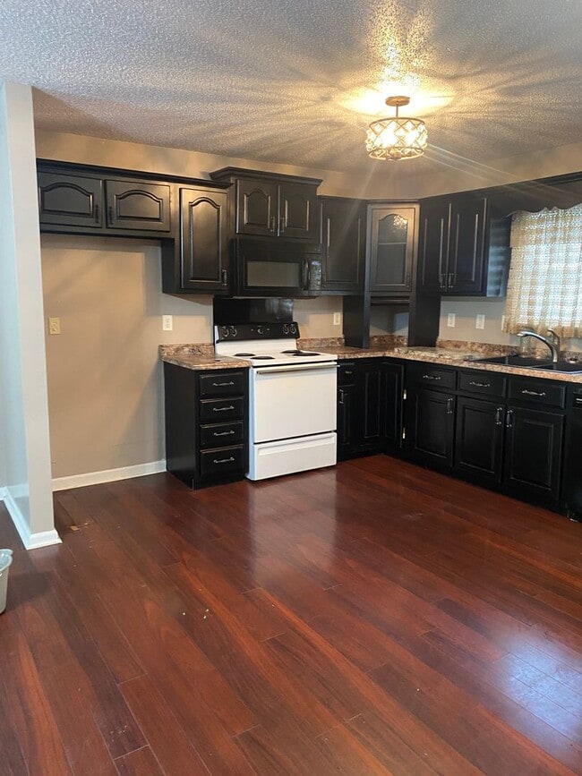 Photo - Cute Country Home!