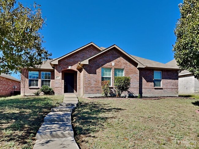 Building Photo - 2013 Cedarwood Dr
