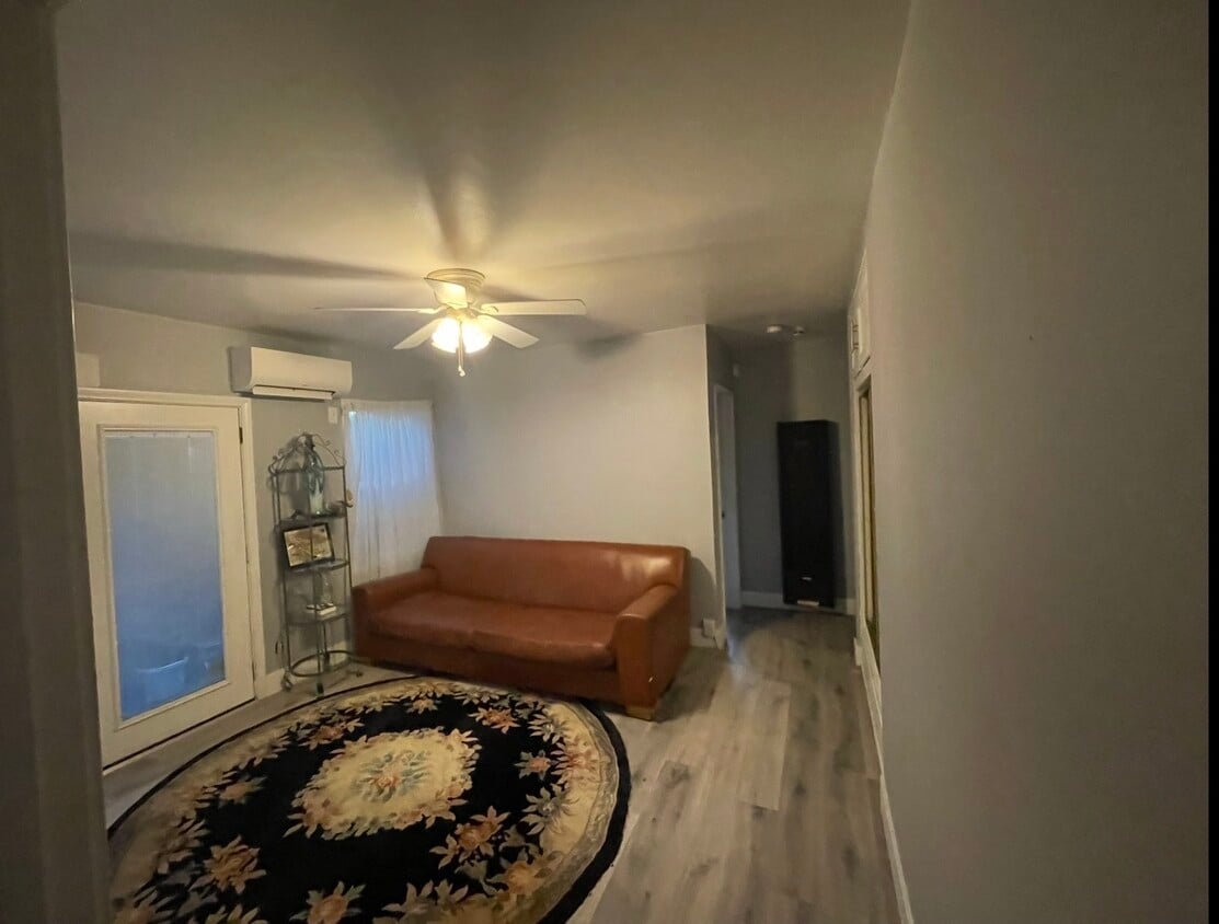 Foto del edificio - 6425 Haas Ave