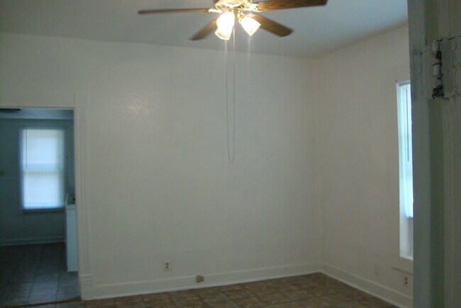 Building Photo - 136 E Dullnig Ct