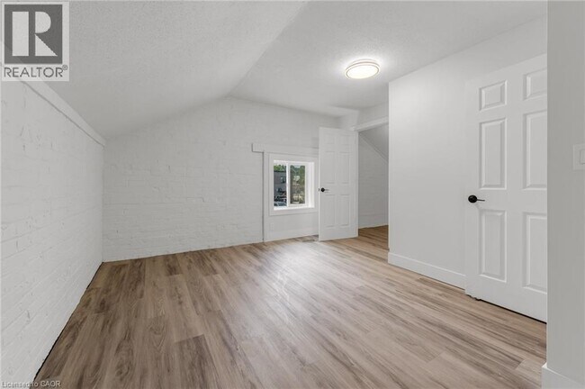 Building Photo - 22 Stirton St