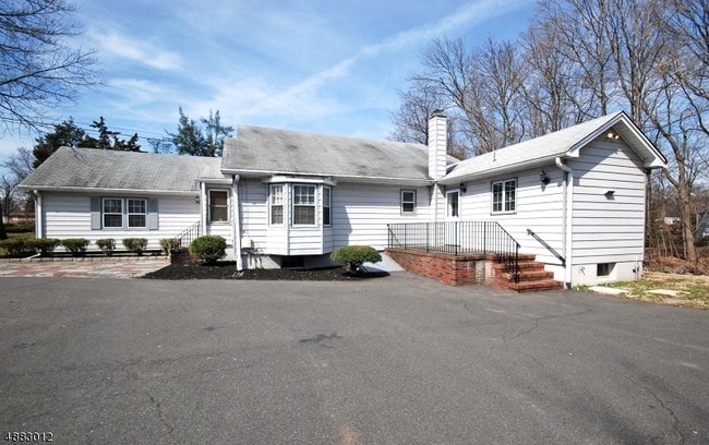 Building Photo - 497 Union Ave