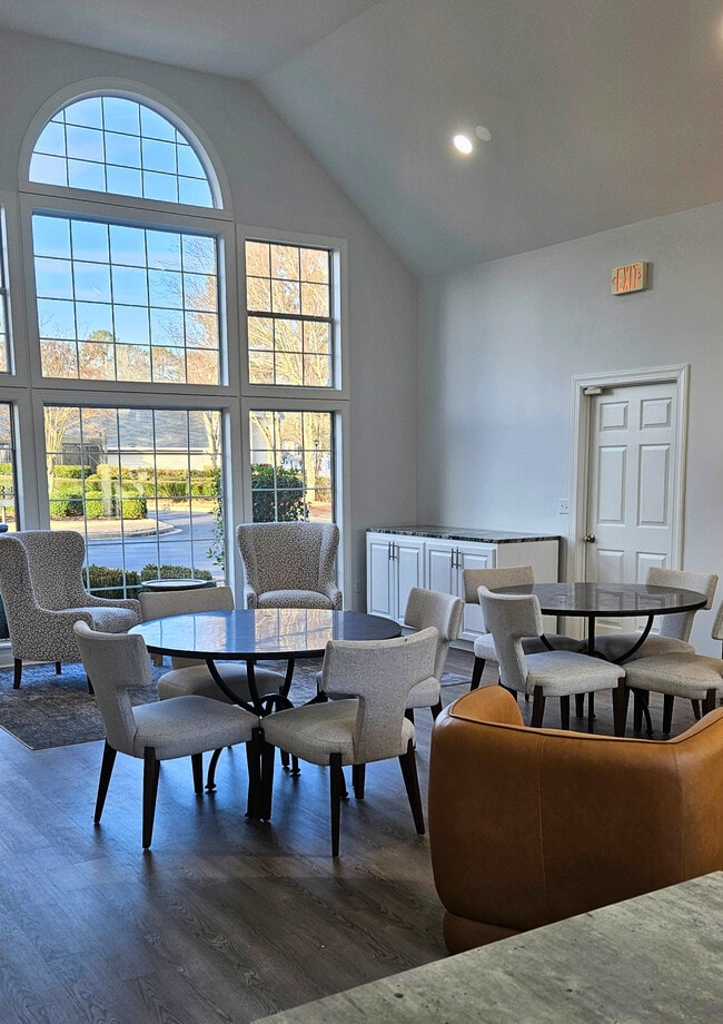 Building Photo - Thornhill Apartments