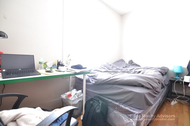 Building Photo - 25 Glenville Ave