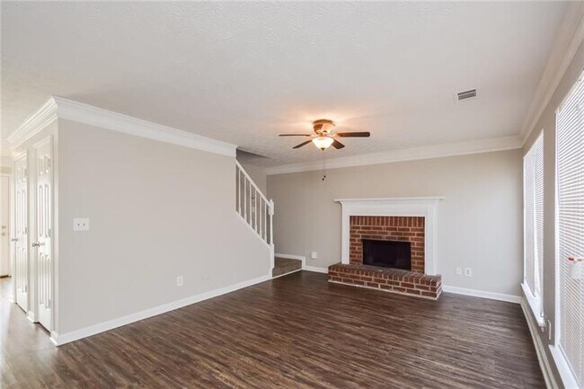 Foto del edificio - 3604 Cameron Hills Pl
