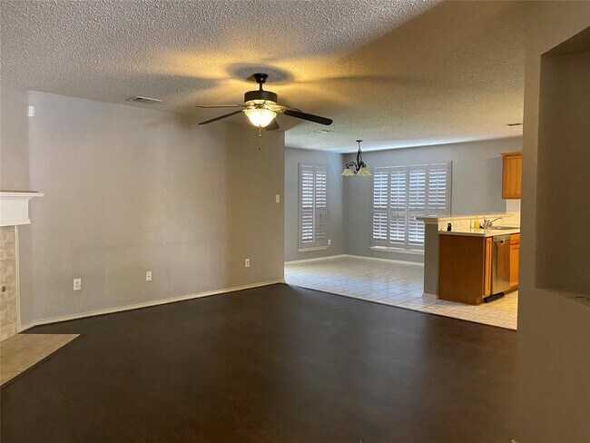 Foto del edificio - 9913 Fillmore Dr
