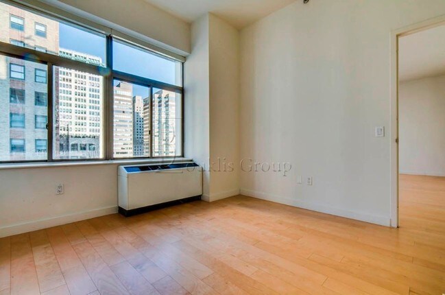 Foto del edificio - 90 Washington St