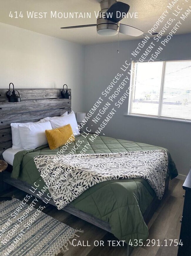 Foto del edificio - Newly Updated Pet Friendly 3 Bedroom Townhome