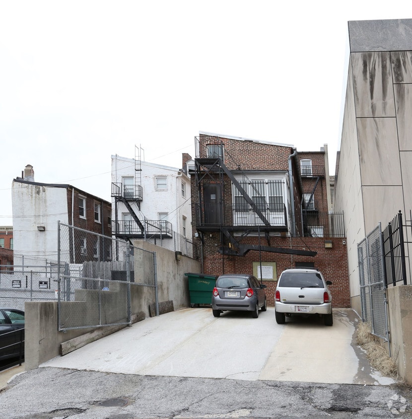 Building Photo - 111 W Mulberry St