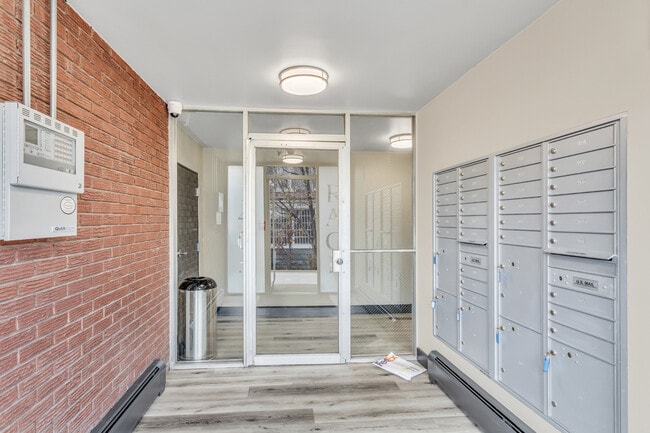 Main Entry - 1405 Race St