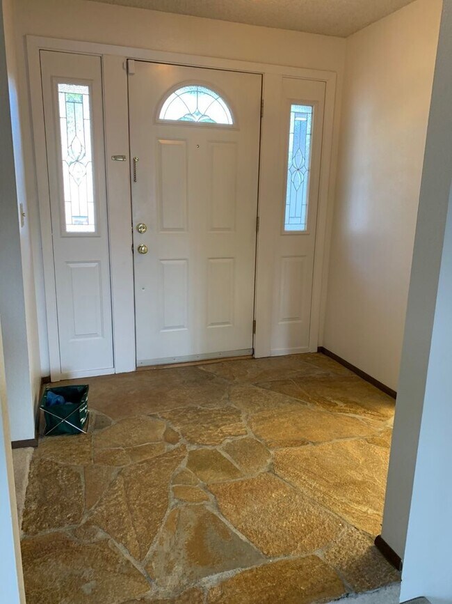Foto del edificio - Spacious 3 bed 2 bath rambler home in Boulevard Lane, Renton