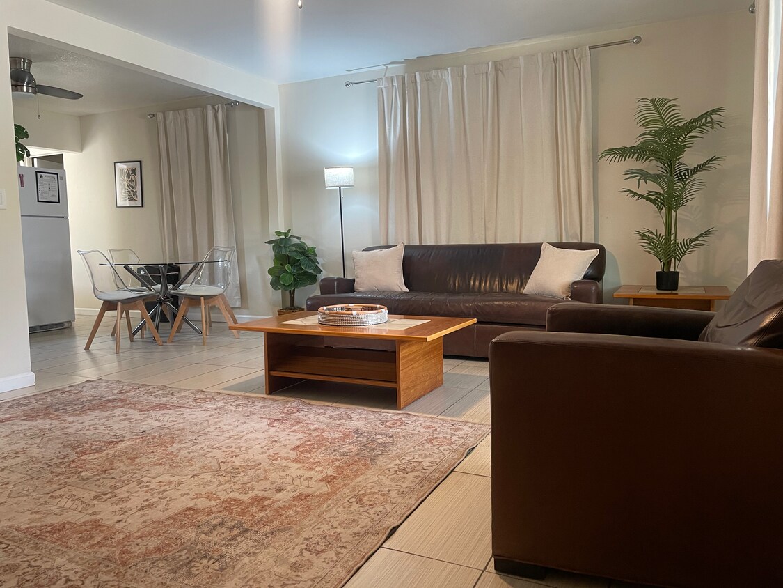 Foto principal - 3158 E 23rd St