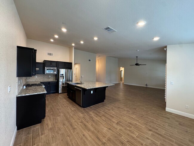 Foto del edificio - 493 Crescent Ln