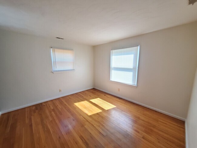 Foto del edificio - 4 bedroom and 2 and a half single family h...