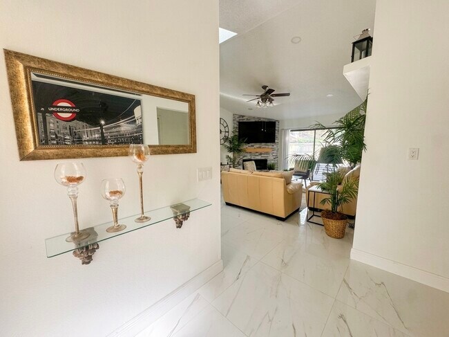 Foto del edificio - 949 Cinnamon Ct