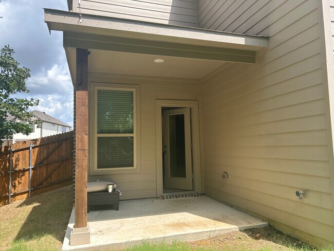 Foto del edificio - Room in Townhome on Saddle Ln